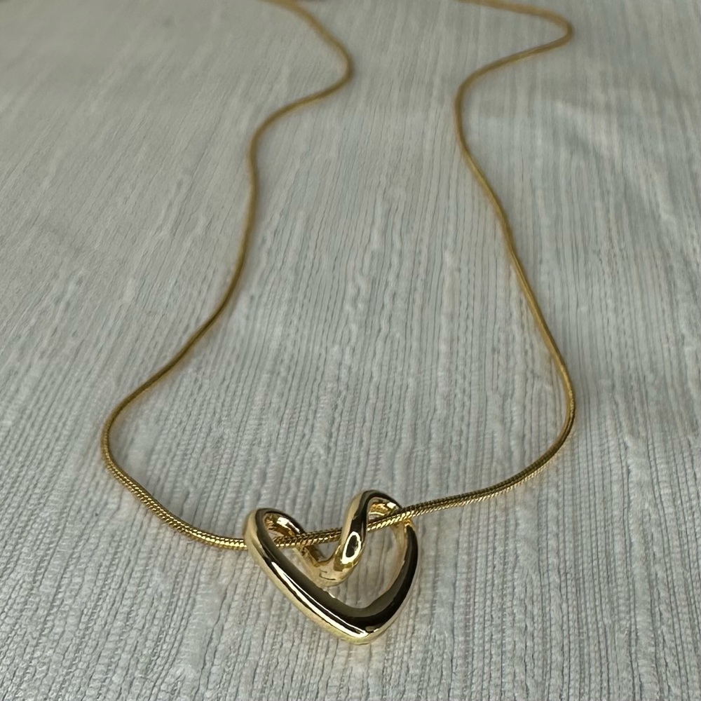 Cross Over Loop Peach Heart Necklace